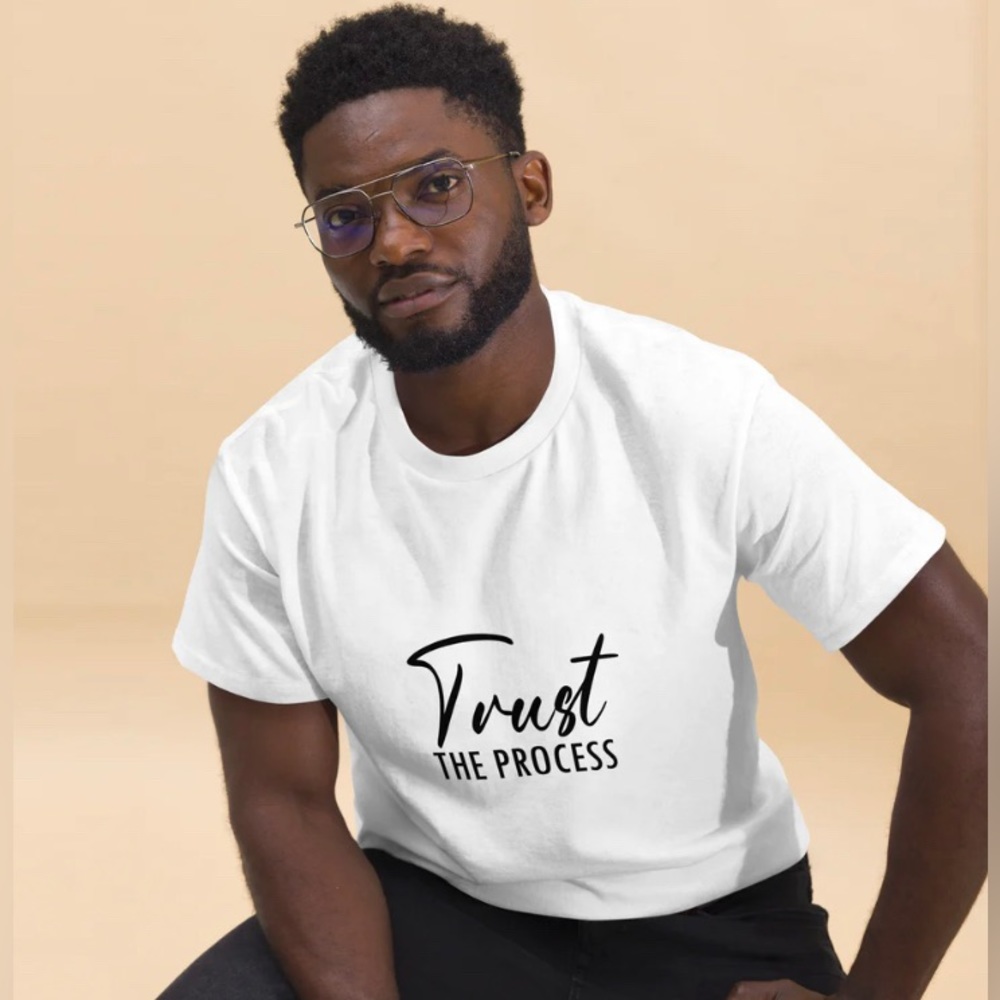 Graphic T-Shirt "Trust The Process"